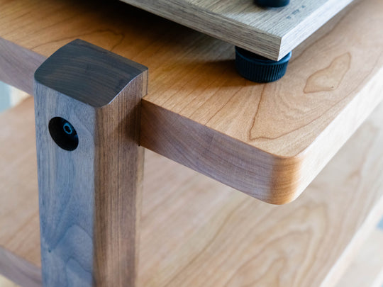 ECHELON HD Audio Rack – Cherry Shelves & Walnut Legs