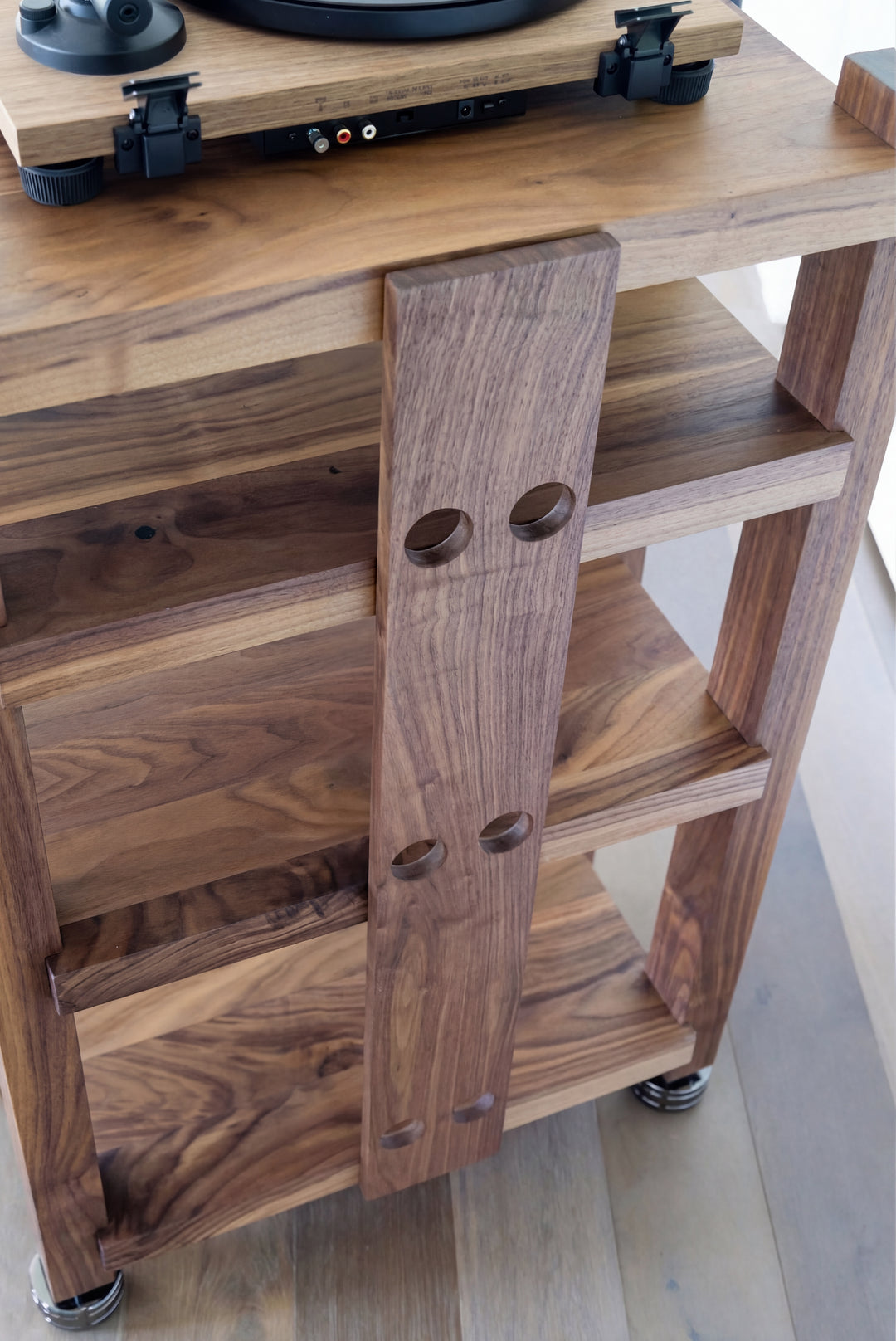 ECHELON HD Audio Rack in Walnut with IsoAcoustic GAIA-TITAN Feet