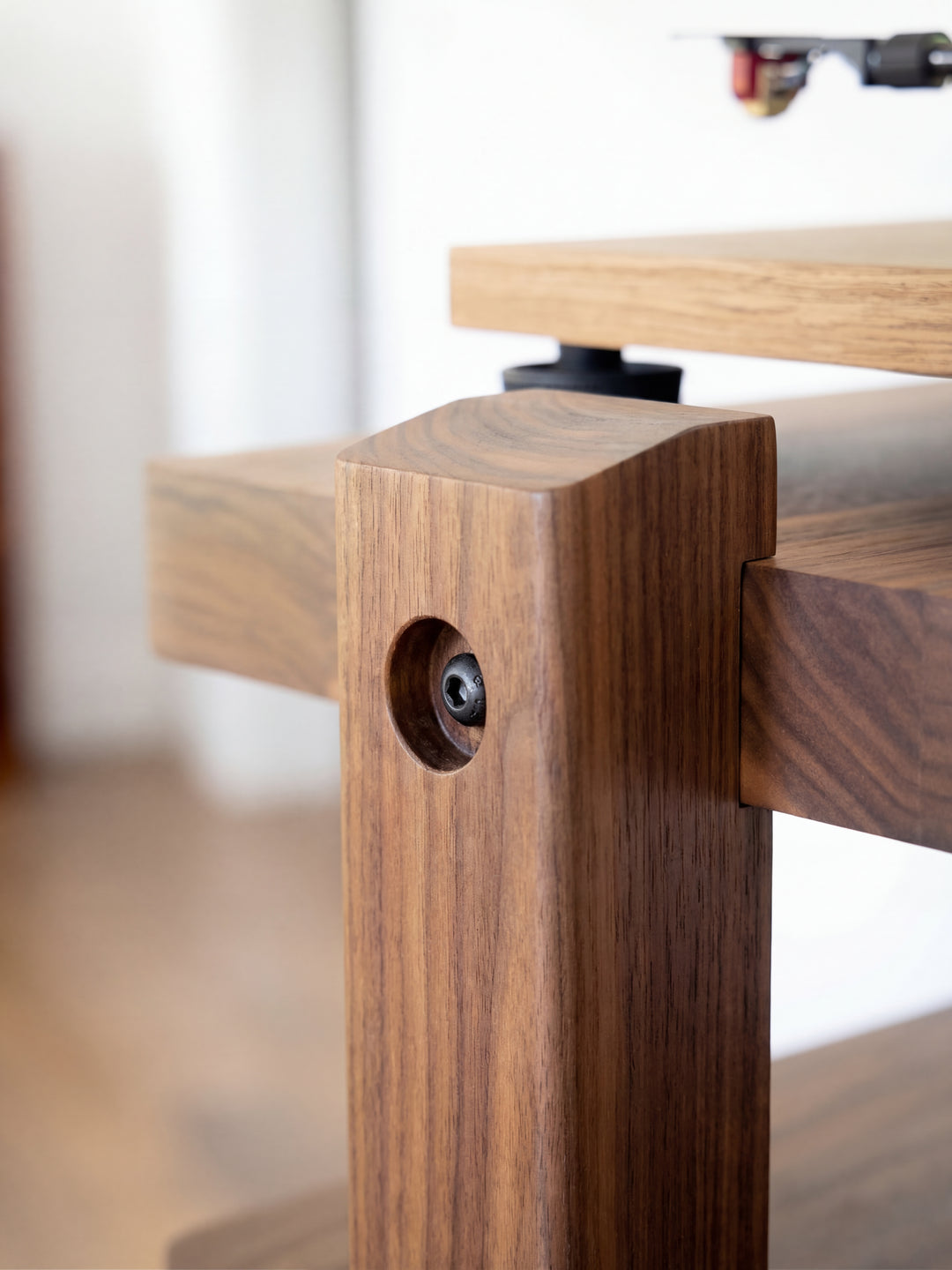 ECHELON HD Audio Rack in Walnut with IsoAcoustic GAIA-TITAN Feet