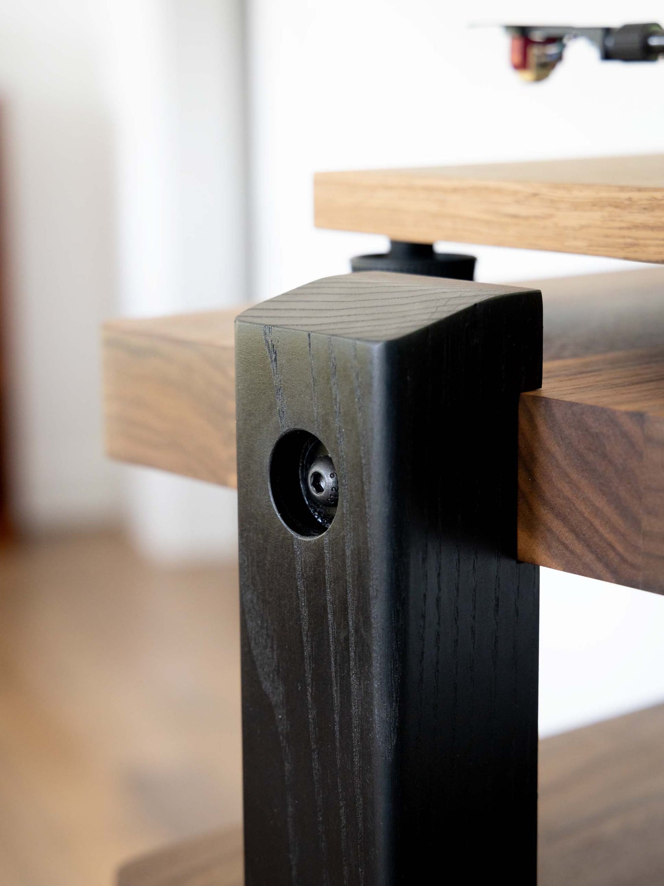 ECHELON HD Audio Rack in Walnut with IsoAcoustic GAIA-TITAN Feet – Deep ...